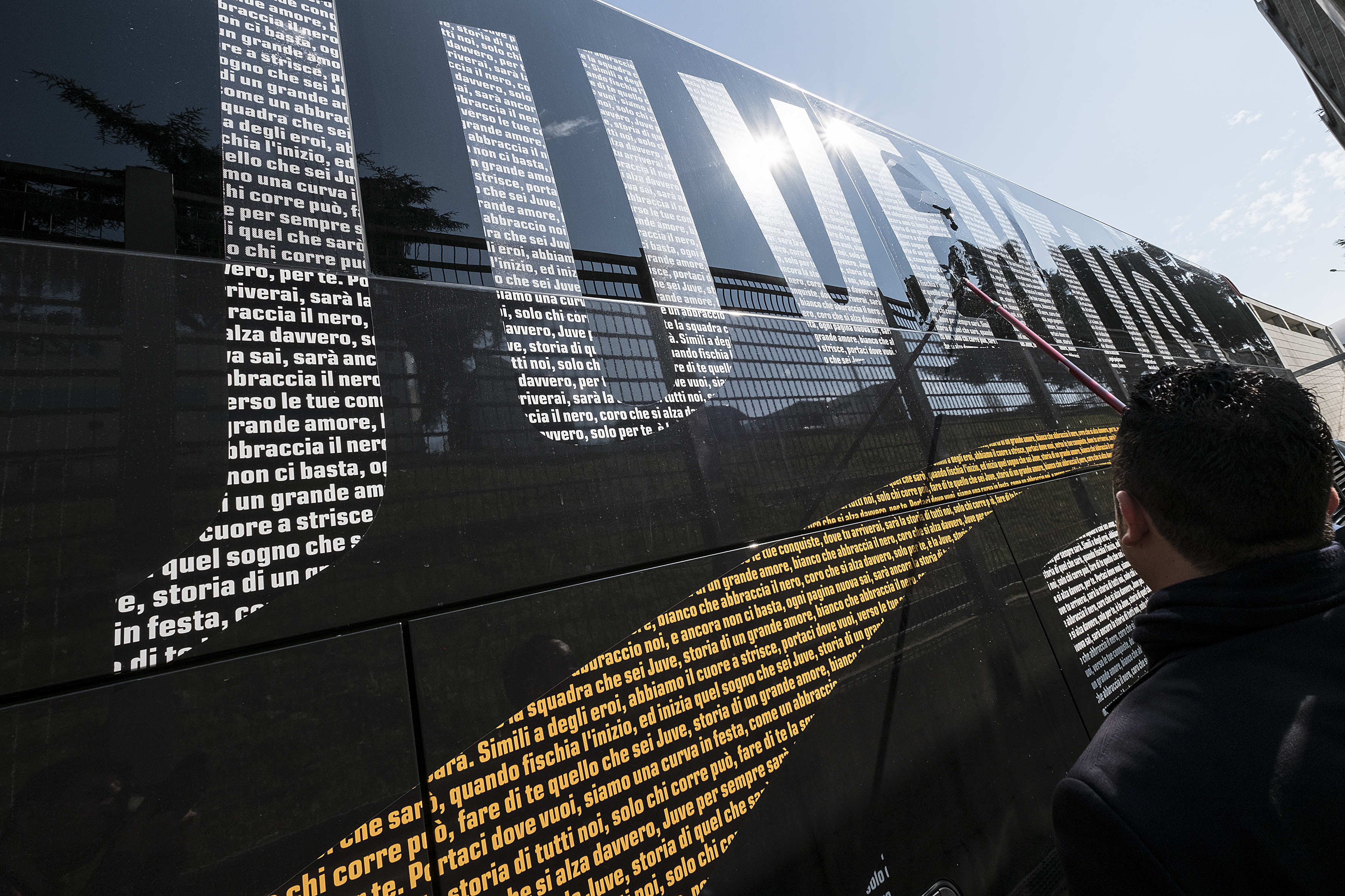 摸高压线 摸高压线